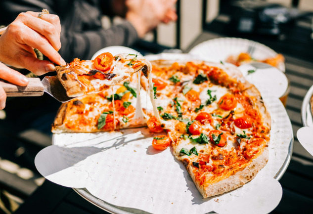 İstanbul'un En İyi Pizzacıları: Şehrin Leziz Dilimlerinin Peşinde