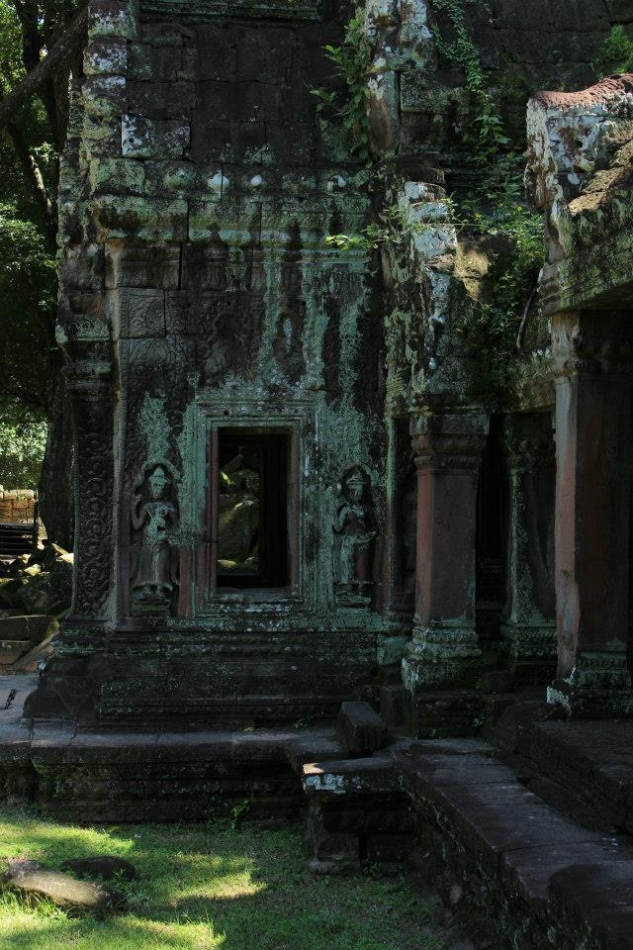 Tapınaktaki yeşil kapılar