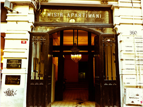 M%C4%B1s%C4%B1r-Apartman%C4%B1-Giri%C5%9