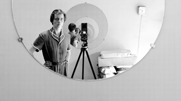 3028443-poster-p-1-finding-vivian-maier-reveals-the-strange-life-of-a-reclusive-street-photographer