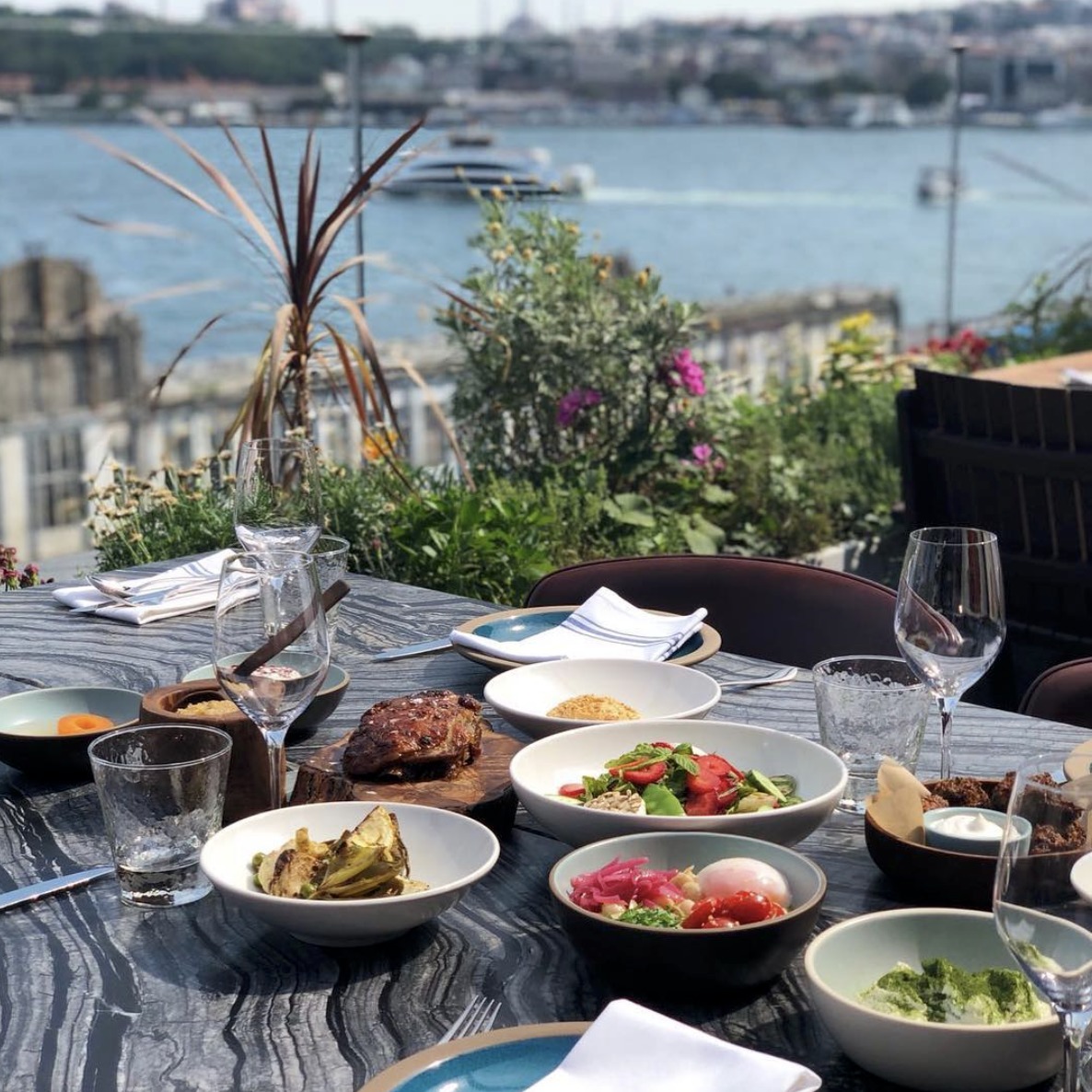 Стамбул рестораны. Mürver. Стамбул. Ресторан Mürver Restaurant Karaköy. Ресторан Murver Стамбул. Karakoy Стамбул ресторан.