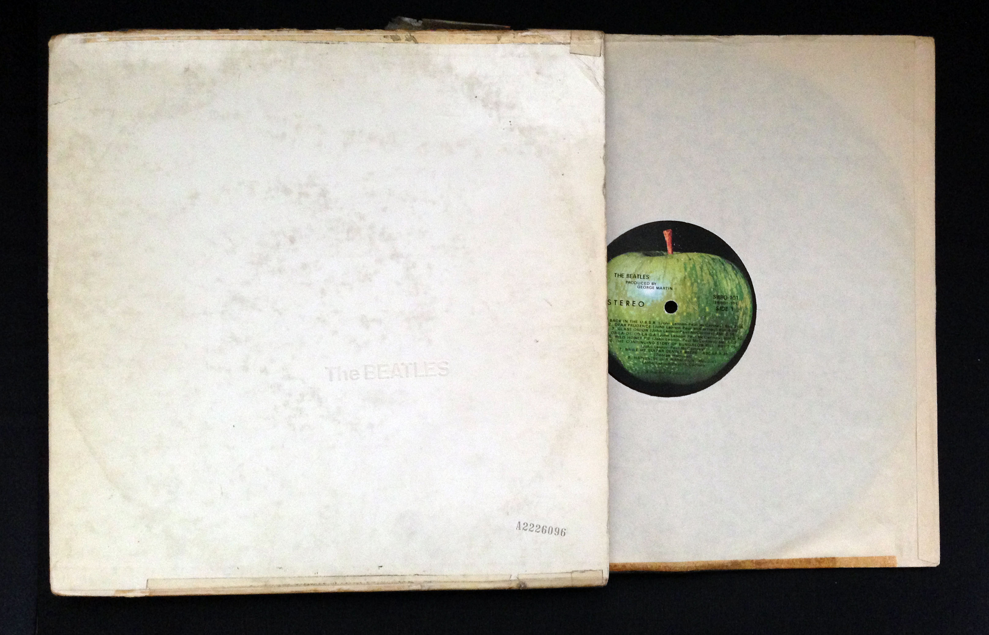 Белая обложка альбома. 1968 - The Beatles (the White album) обложка. The Beatles White album обложка. Белый альбом Постер. Битлз белый альбом винил.