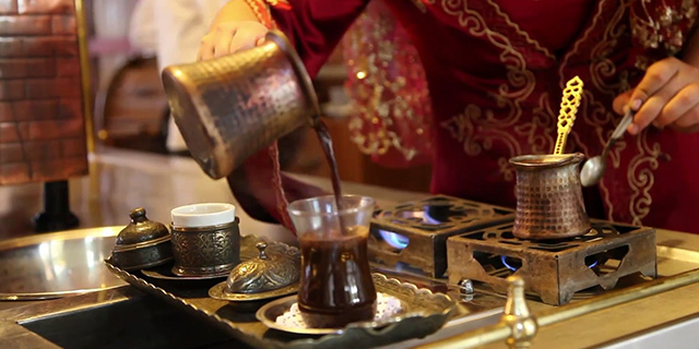 Süvari Bir Hataylıdan Çay Bardağında Kahve Üzerine Notlar • theMagger