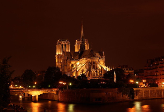 Notre Dame de Paris: Gotik Mimarinin Paris'teki Simge Yapısı