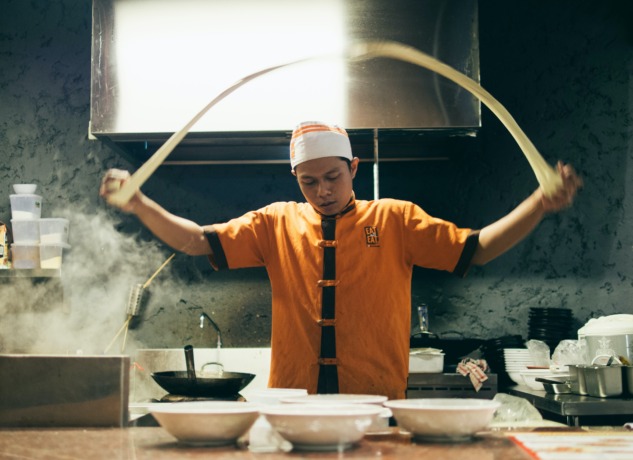 Çin'de Mutfakta Çalışan Bir Şef