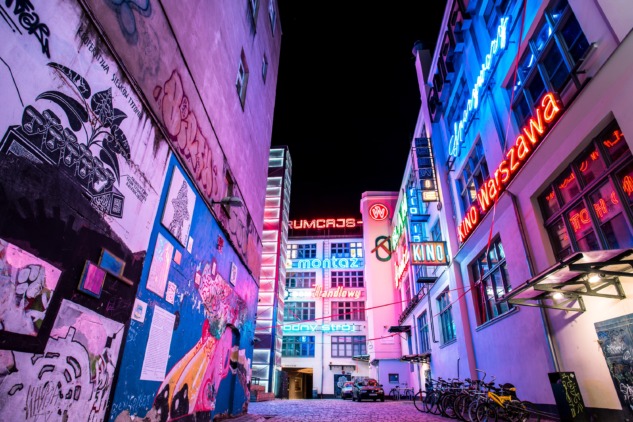 Wroclaw’da “Neon Müzesi” Olarak Adlandırılan Ara Sokak