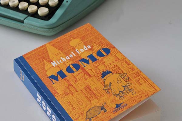 Momo: Yetişkinler İçin Bir Masal Kitabı