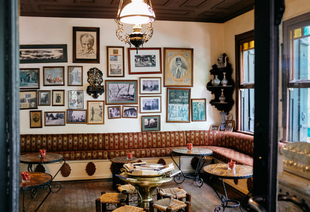 Kahvenin İstanbul’daki Yolculuğu: Tarihi Kahvehanelerden Kıraathanelere