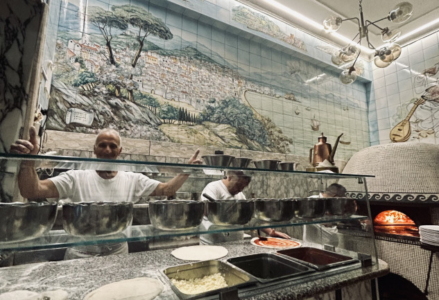 Pizzeria Trianon da Ciro Leone: Michelin Yıldızlı Napoli Pizzacısı