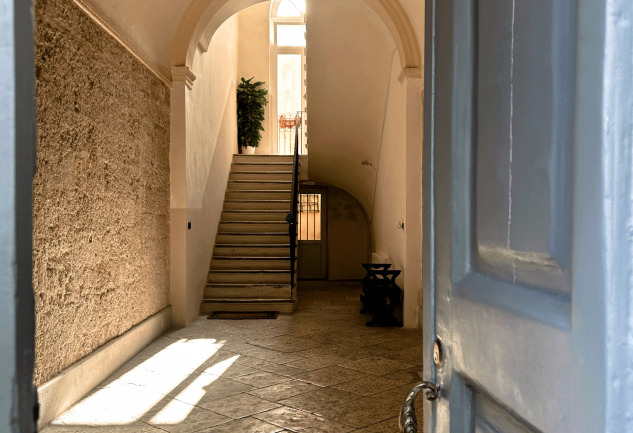 Palazzo Manzoni: Uğurlu Pumo'ların Evinde Birkaç Gün