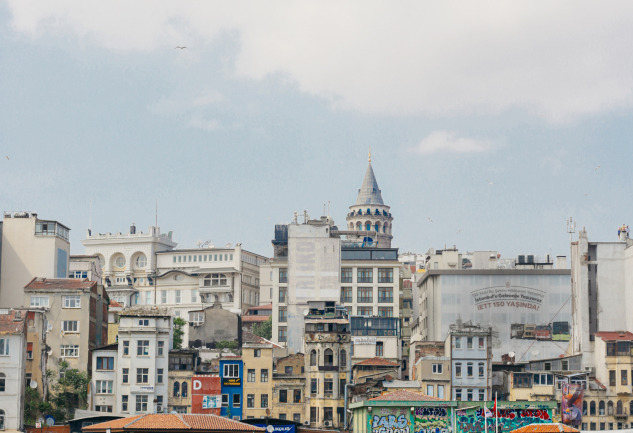 Karaköy Rotası: Seslerin ve Görüntülerin İç İçe Geçtiği Dünya