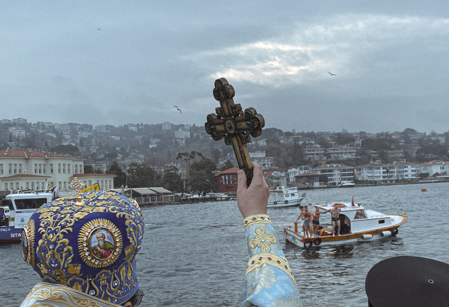 Bir İstanbul Ritüeli: Boğaz Sularından Haç Çıkarma Töreni