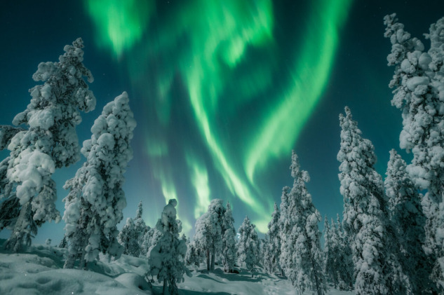 northern-lighrs-aurora-borealis-in-rovaniemi-lapland-finland-toni-eskelinen-winter-1280x852