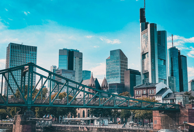 Frankfurt'un Çizgisi: Wings'lenin, Hiç Yorulmayan Bir Şehre Uçuyoruz