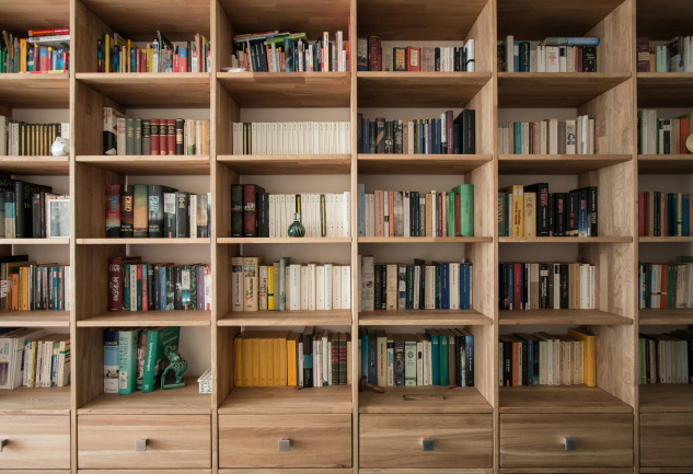 Shelfie Trendi: Raflarımızda Sergilediğimiz Kimliğimiz