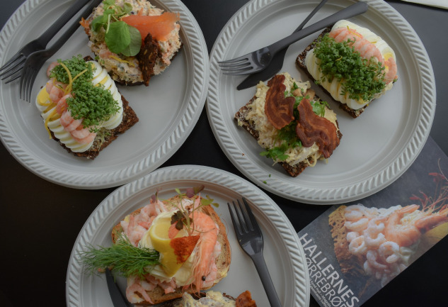 Danimarka’nın Açık Sandviçi: Smørrebrød ve Karnıyarıkla Yeniden Yorumu