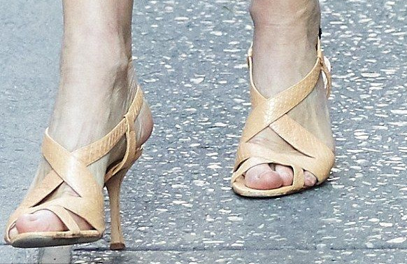 anna-wintour-has-been-wearing-the-same-shoes-for-two-decades