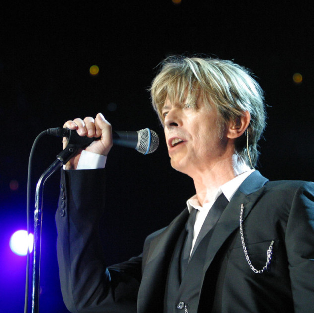 david-bowie-20021-e1581502485310