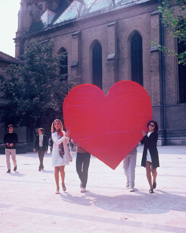 bogdanka-poznanovic-akcija-srce-predmet-action-heart-object-novi-sad-sept-20-1970