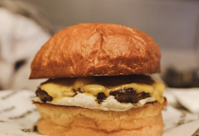 Pov Burger: Caddebostan’da Lezzetli Bir Hamburgerci