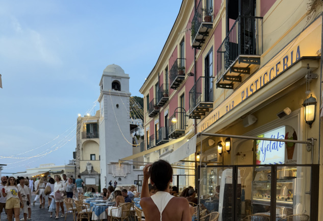 Sorrento’dan Capri’ye: Akdeniz’in Büyülü Rotası