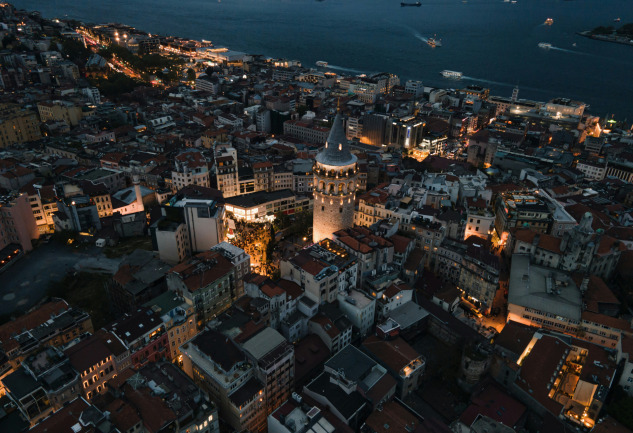 İstanbul'un Hikâye Anlatıcıları: Şehrin Satır Aralarını Okuyanlar