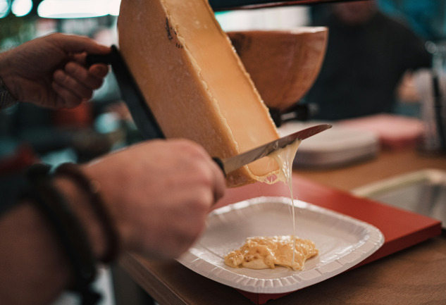 En İyi Raclette’in Peşinde: Avrupa’nın Leziz Durakları &nbsp;