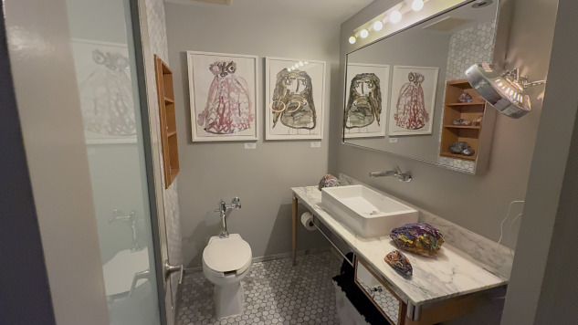 img02b-bathroom-paintings