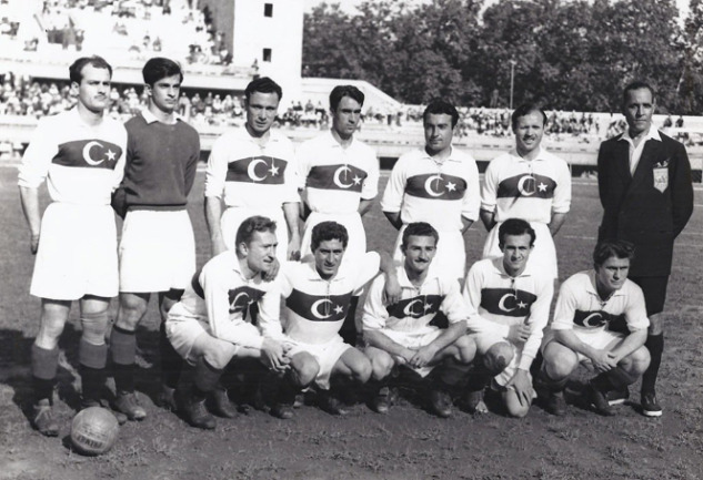 Futbol, Kimlik ve Tutku: Futbolun Sosyo-Kültürel Arka Yüzü