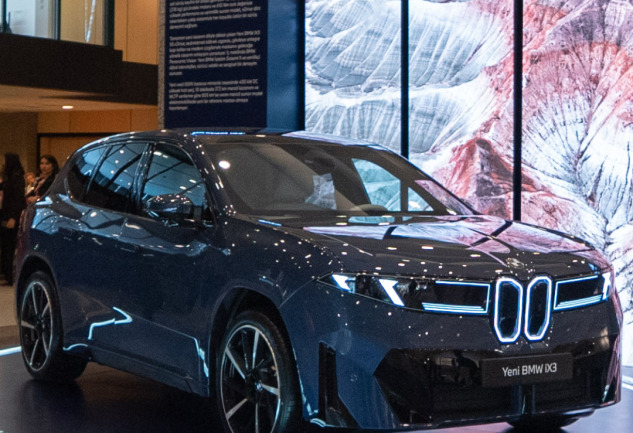 CI Bloom 2026: Yeni BMW iX3, Sanat ve Sürdürülebilirlik Buluşması
