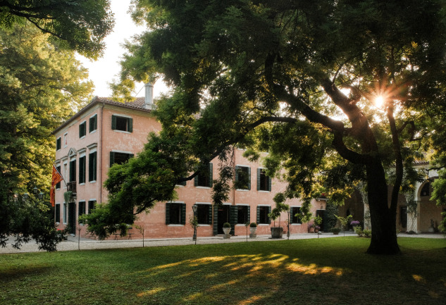 Venedik Bienali'nin Ötesinde: Yeni Bir Sanat Sahnesi, Ca’ Riviera