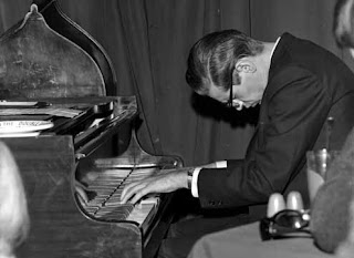 Everybody Digs Bill Evans: Sessizce Kaybolan Bir Ritmi İzlemek