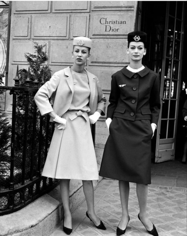 chic-in-silk-1962-air-france-flight-attendants-pose-in-front
