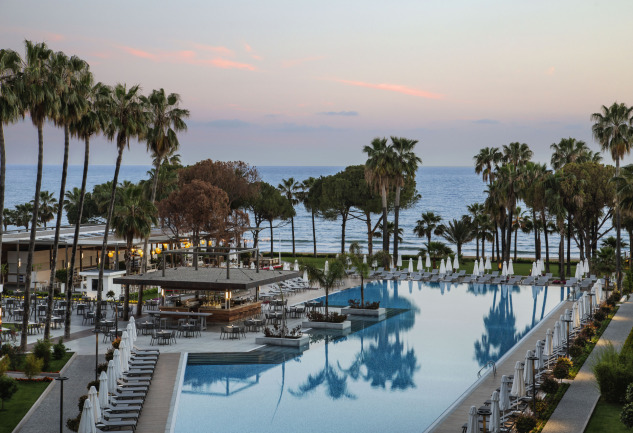 Acanthus Cennet Barut Collection'da: Rafine ve Samimi Bir Tatil