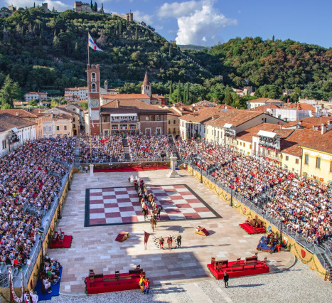 Marostica Scacchi: Bir Kasaba Canlı Satranç Tahtasına Dönüşüyor