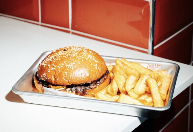 Two Guys Street Food: Çengelköy'de Burger ve Pizza Durağı